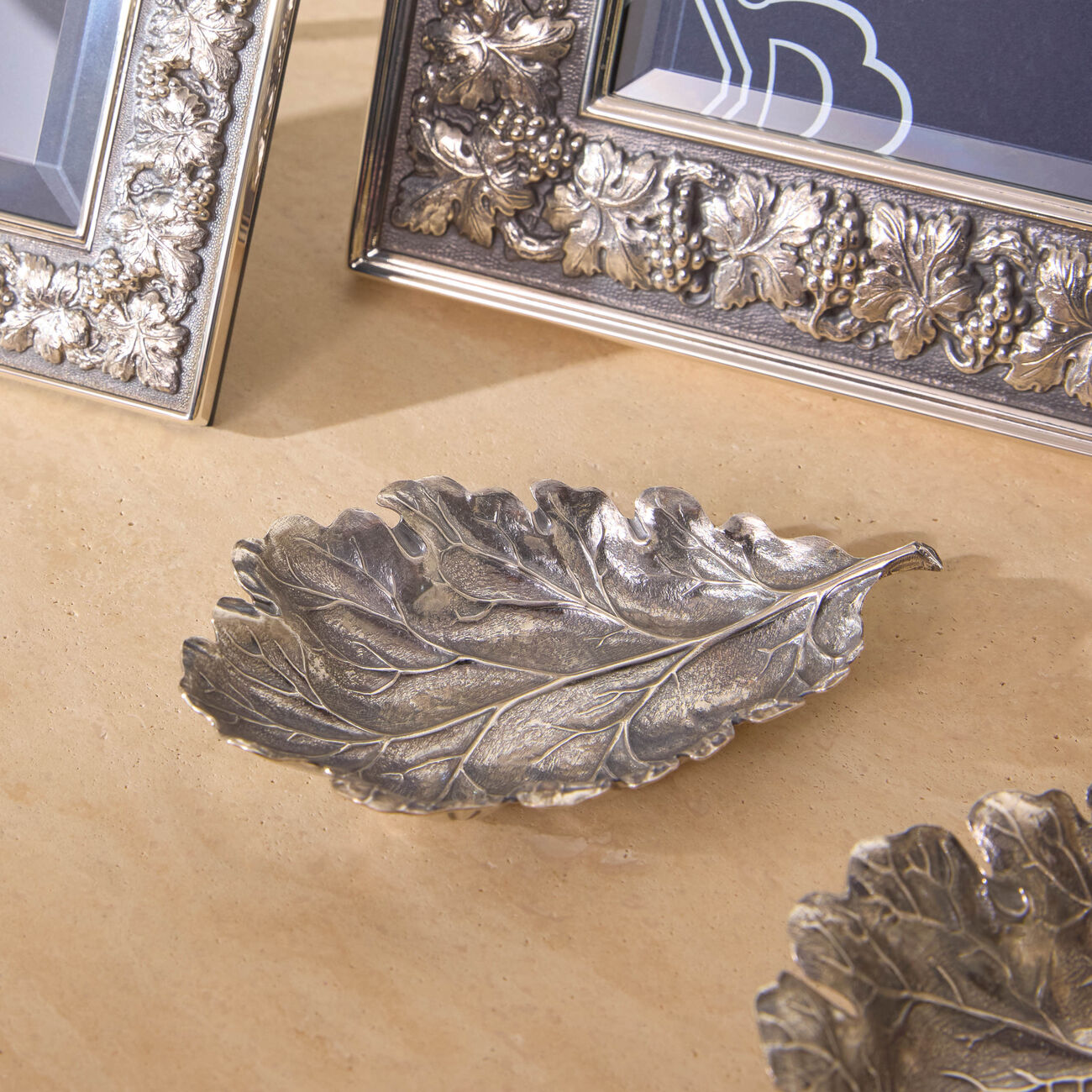 بوتشيلاتي وعاء على شكل ورقة بلوط بحجم صغير