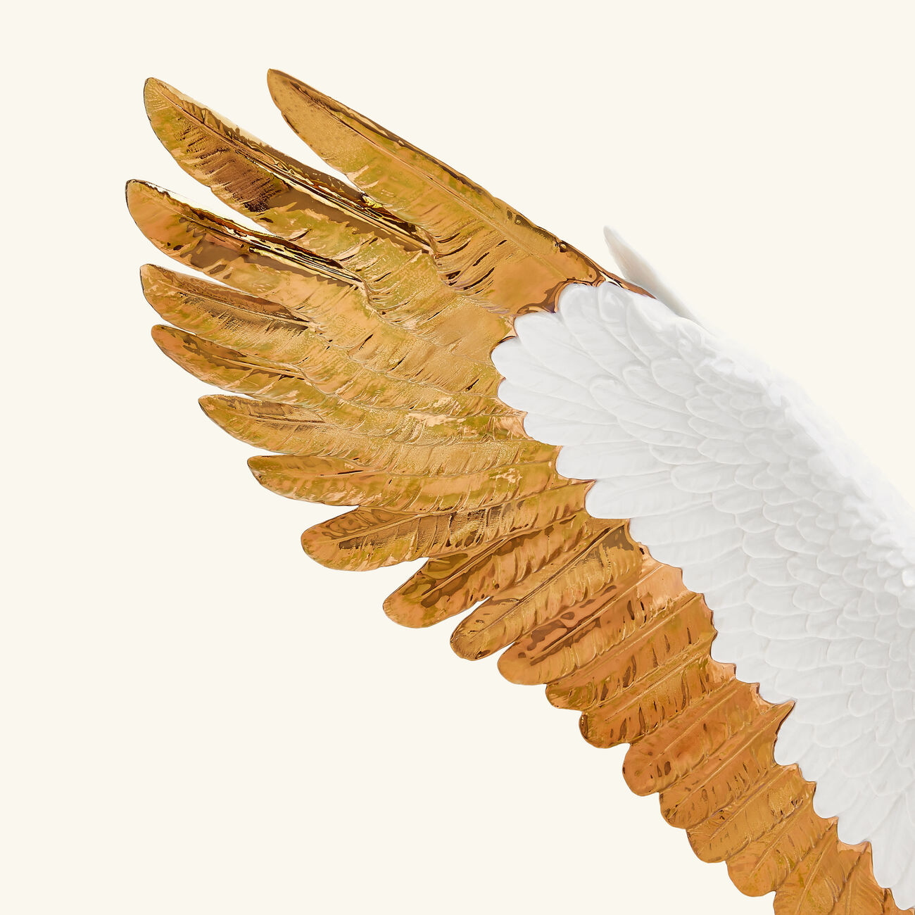منحوتة على شكل نسر شامخ كبيرة باللون الذهبي لادرو منحوتة على شكل نسر شامخ كبيرة باللون الذهبي
