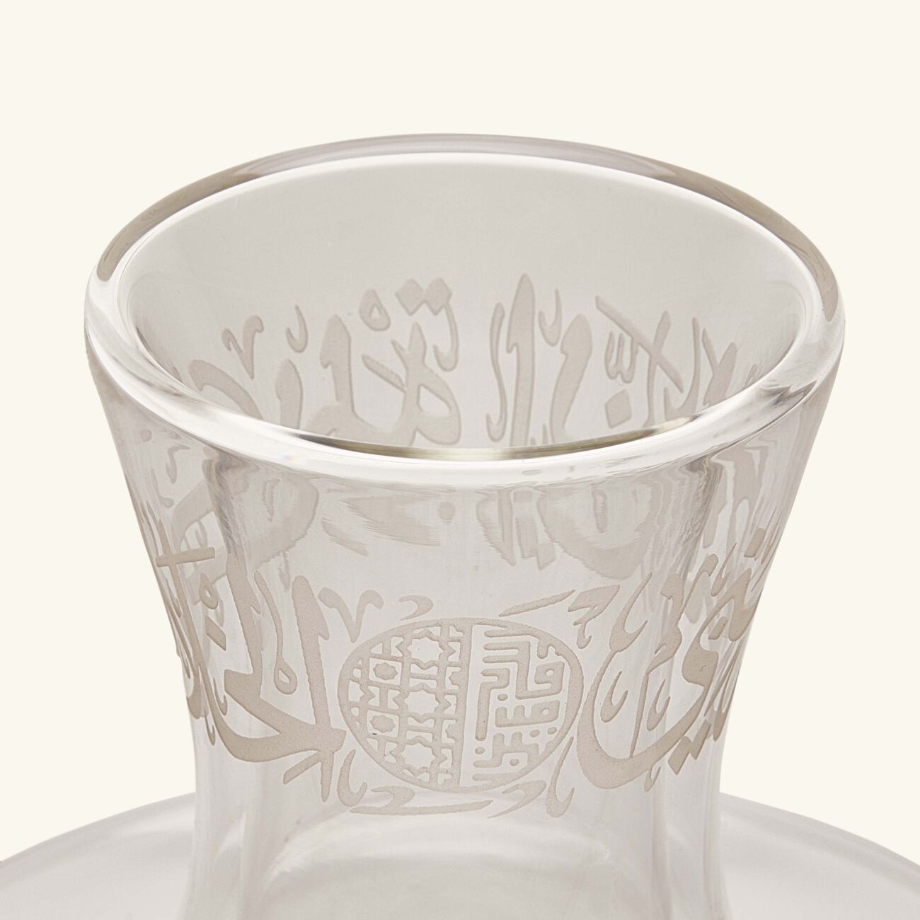 دملاج طقم  ثلث  المؤلف من 6 فناجين للشاي مع صحونها بتصميم شفاف