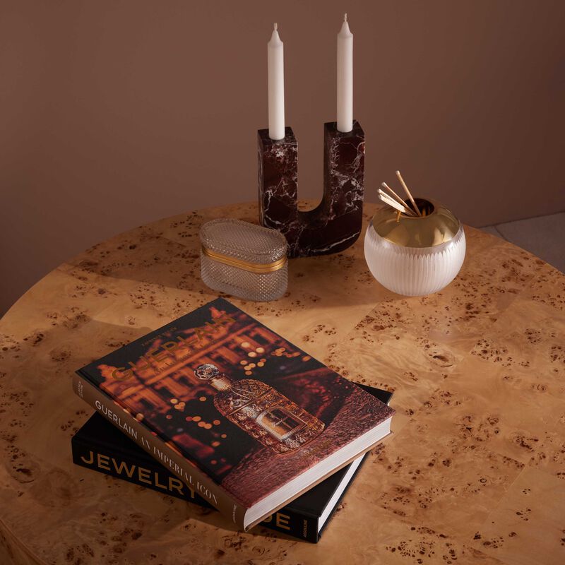 Guerlain An Imperial Icon Book 33x25cm assouline guerlain an imperial icon book 33x25cm