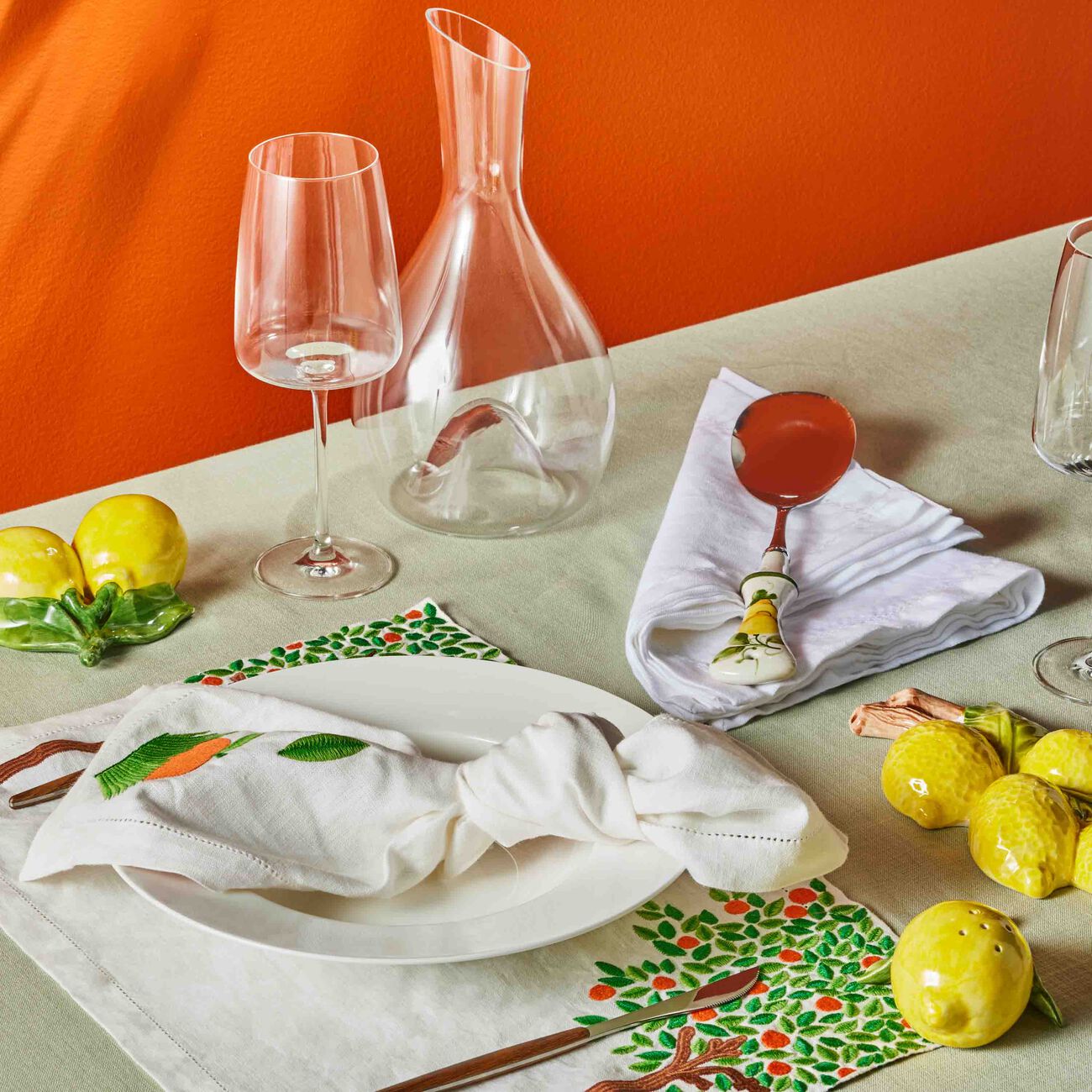 لي أوتومان منحوتة بتصميم الليمون صغيرة صفراء