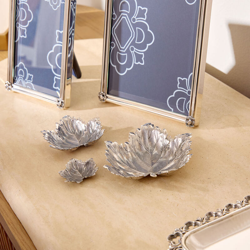 وعاء على شكل ورقة العنب فضي بحجم صغير بوتشيلاتي وعاء على شكل ورقة العنب فضي بحجم صغير