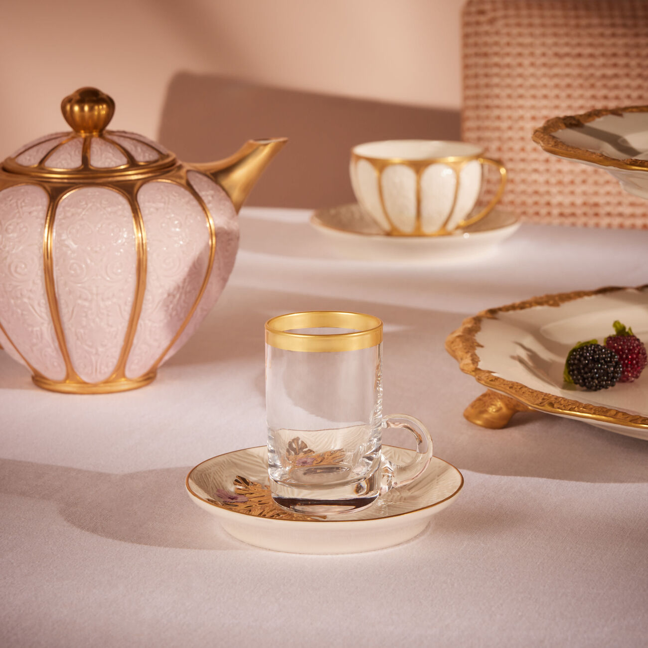 فيلاري فنجان الشاي العربي أكابولكو مع صحنه أبيض