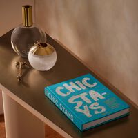assouline chic stays conde nast traveller s favorite people on their favorite place book 33x25cm