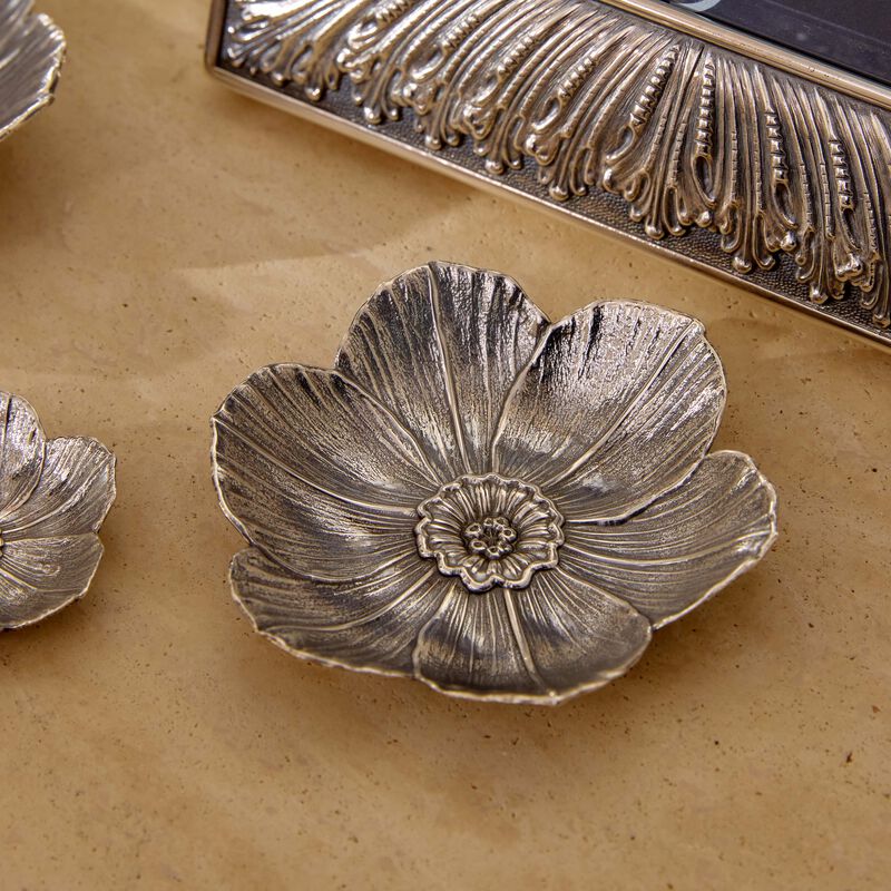 بوتشيلاتي وعاء على شكل زهرة النرجس فضي بحجم صغير