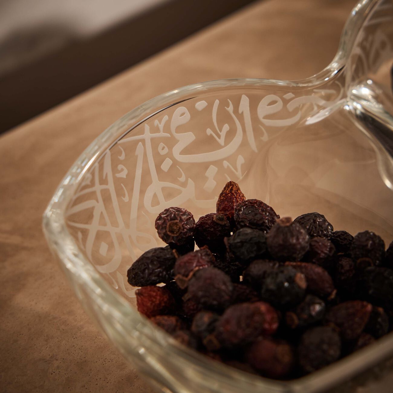 dimlaj thuluth divider serving bowl clear 39cm