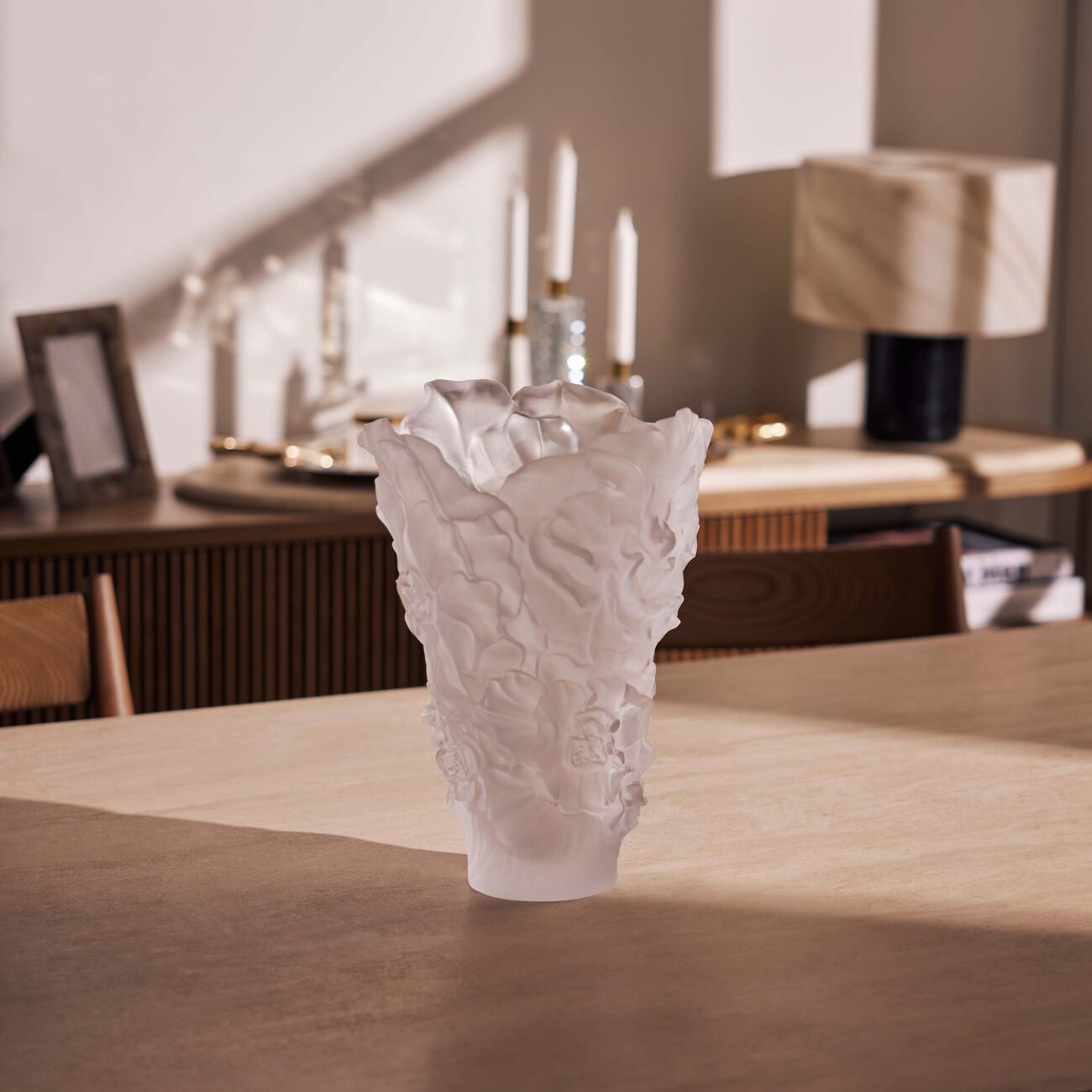 دوم مزهرية كاميليا كبيرة باللون الأبيض