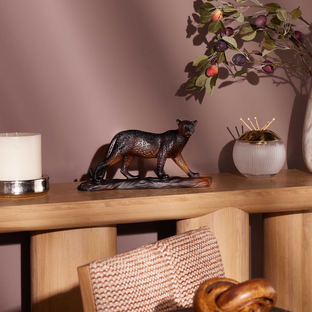 دوم منحوتة ليوبارد صغيرة بنية