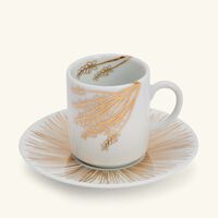 طقم تمرة بالتعاون مع رزان العزوني برانش المؤلف من فنجانين للقهوة مع صحنيهما باللون الذهبي صلصال طقم تمرة بالتعاون مع رزان العزوني برانش المؤلف من فنجانين للقهوة مع صحنيهما باللون الذهبي