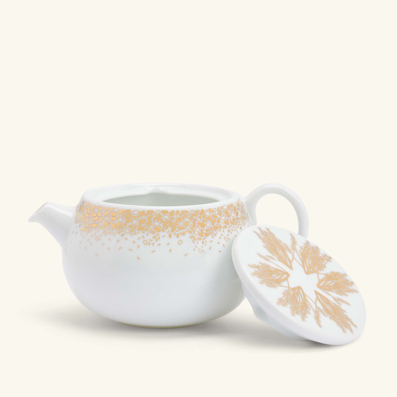 silsal tamrah by razan alazzouni teapot