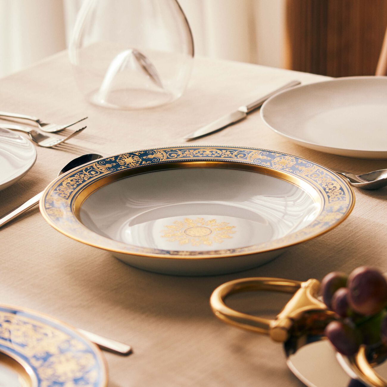 bernardaud aux rois deep dish round gold 29cm