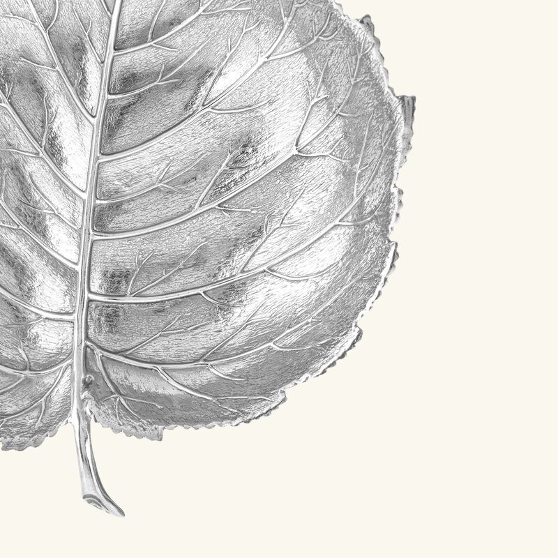 وعاء على شكل أوراق البندق فضي بحجم متوسط بوتشيلاتي وعاء على شكل أوراق البندق فضي بحجم متوسط