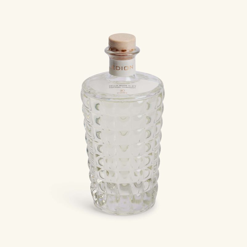 إديون طقم تشيلو سويت نمبر 27 كوتن هارموني بيانكا المؤلف من شمعة عطرية وموزع للعطر