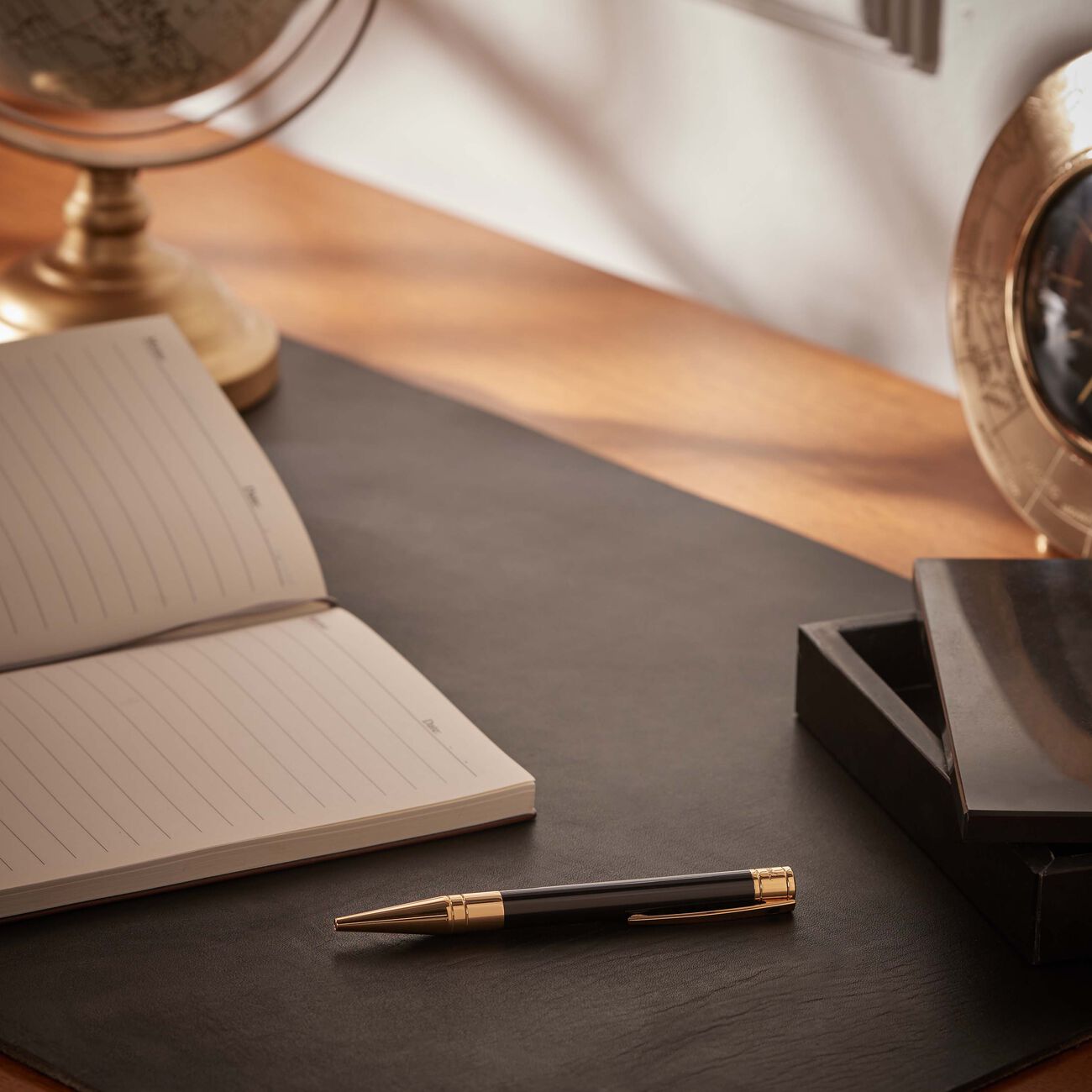 اس تي دوبون قلم حبر جاف  بولبوينت  دي إنيشال باللون الذهبي