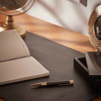 اس تي دوبون قلم حبر جاف  بولبوينت  دي إنيشال باللون الذهبي