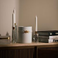 مزهرية ميدوزا 95 مستديرة صغيرة باللون الأبيض فيرساتشي مزهرية ميدوزا 95 مستديرة صغيرة باللون الأبيض