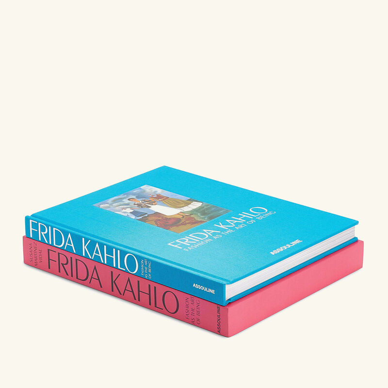 كتاب فريدا كالو: الموضة كفنّ للحياة 35×28 سم آسولين كتاب فريدا كالو الموضة كفنّ للحياة 35 28 سم