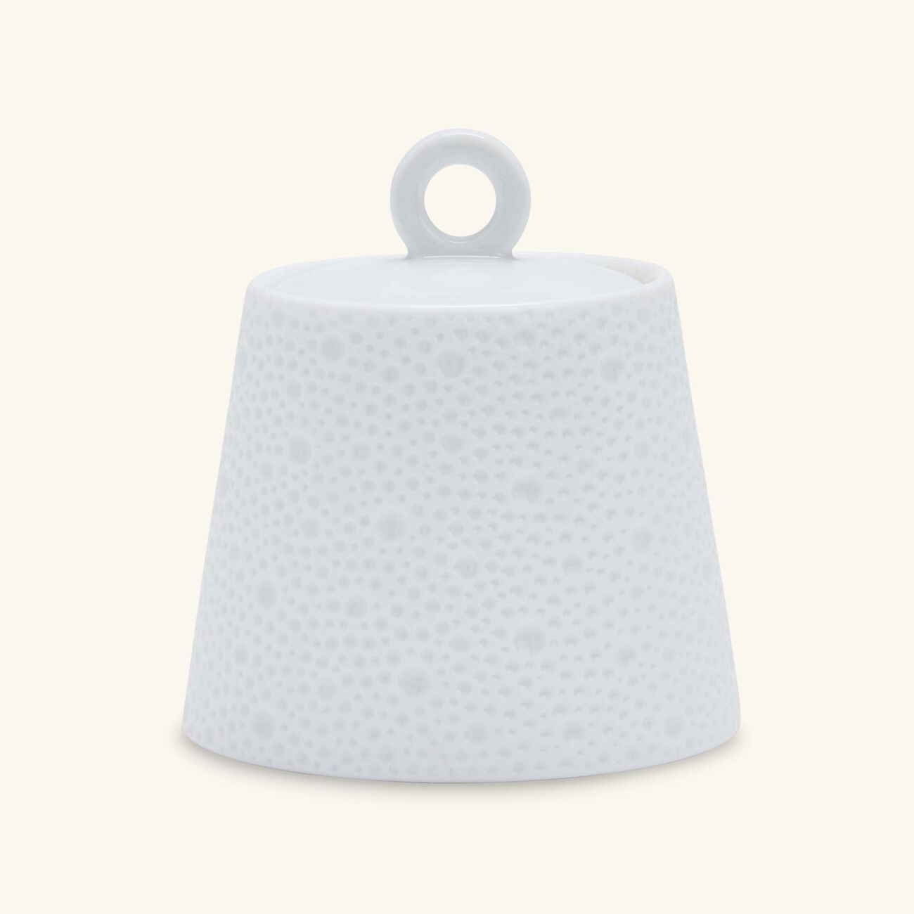 برناردو سكرية إكيوم بيضاء