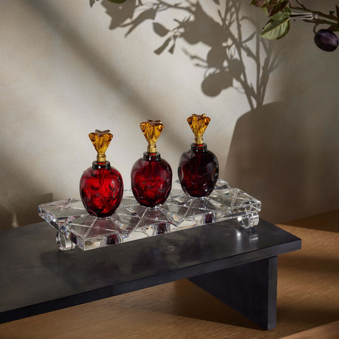 ماريو تشيوني طقم من زجاجات العطور مع صينية