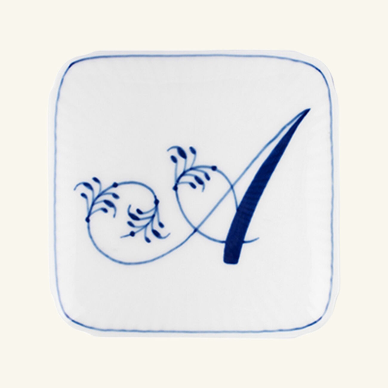 رويال كوبنهاغن علبة بونبونير الفابيت كوليكشن مع حرف a باللون الأبيض