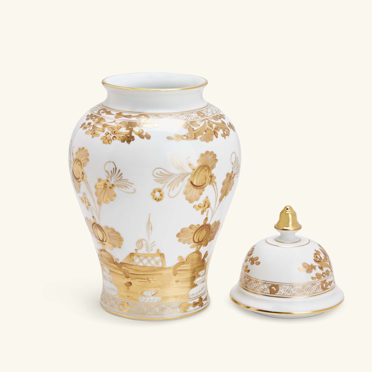 جينوري 1735 مزهرية أوريينتي إيتاليانو بوتكييه كبيرة مزودة بغطاء ومزينة بنقوش ذهبية