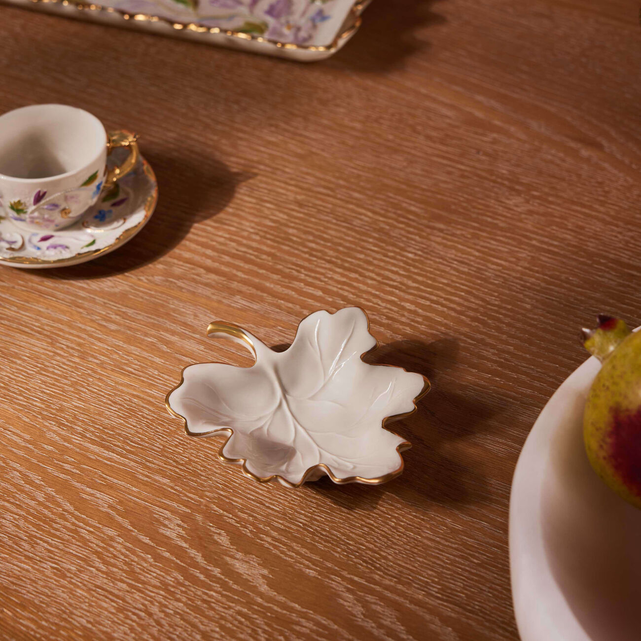 villari autumn fig leaf trinket tray small white