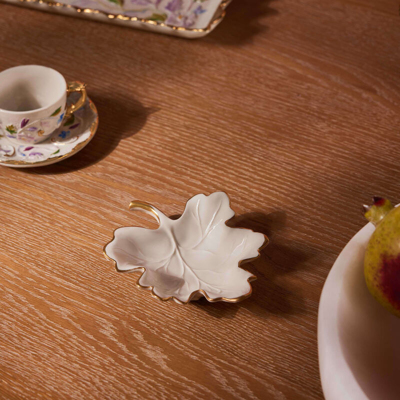 villari autumn fig leaf trinket tray small white