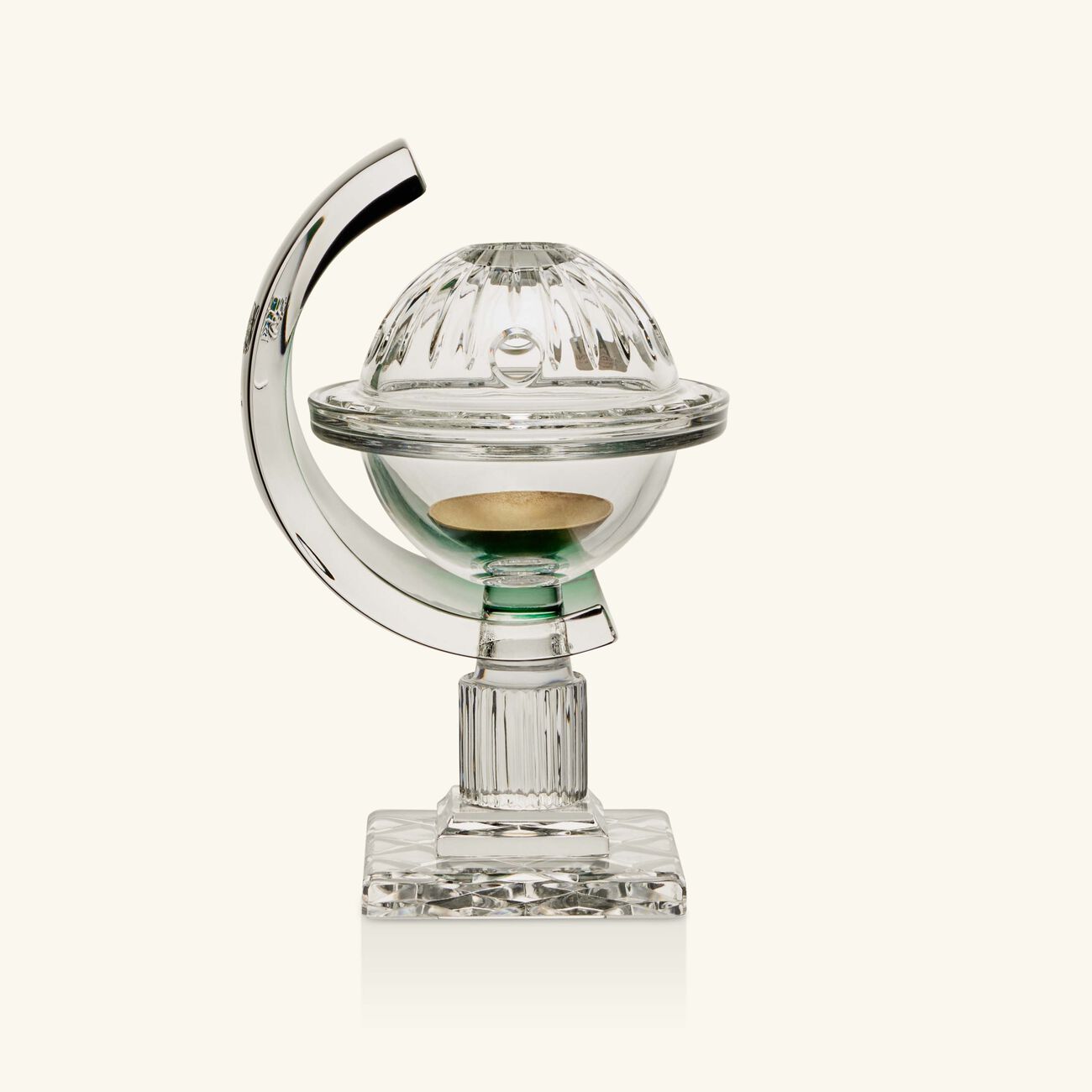 ماريو تشيوني مبخرة اليوم الوطني السعودي باللون الأخضر