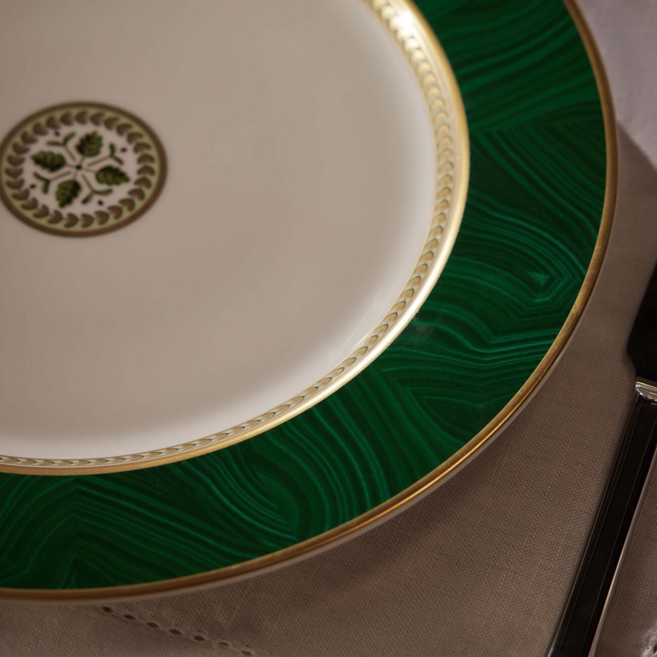 bernardaud constance charger plate round green 31cm