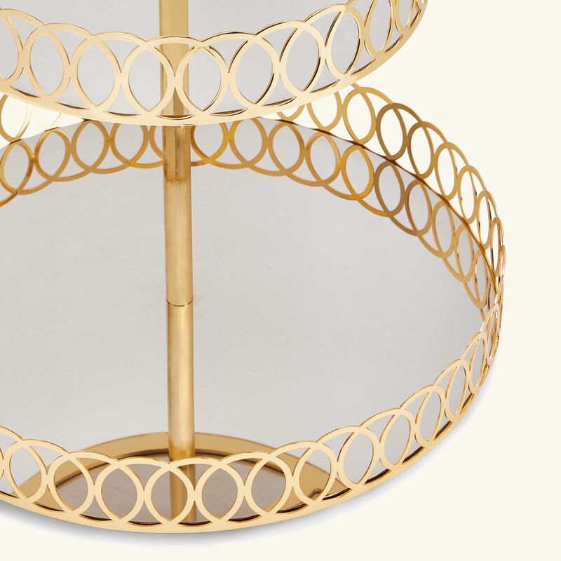 قاعدة كيك ثلاثية الطوابق من رامز باي روبي فيلاري قاعدة كيك ثلاثية الطوابق من رامز باي روبي