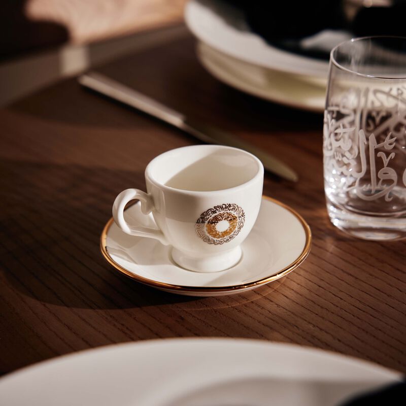 دملاج طقم قمر المؤلف من 6 فناجين للقهوة مع صحونها باللون الأبيض