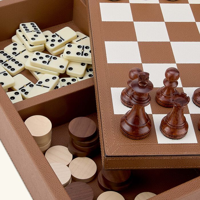 جيوبانيارا صندوق الألعاب الثلاثي   الشطرنج، الداما، والدومينو