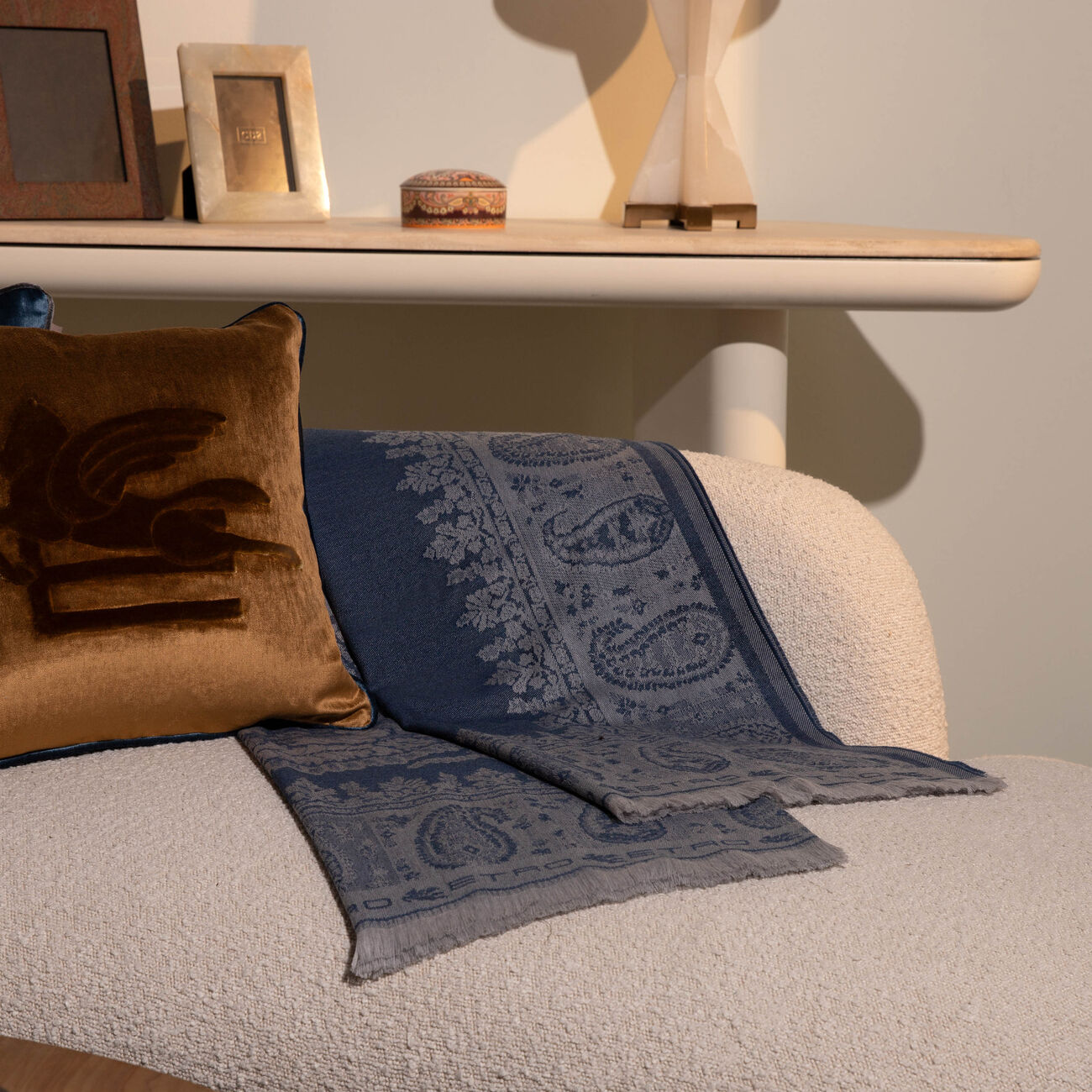 إيترو غطاء تاجيتيه باللون الأزرق