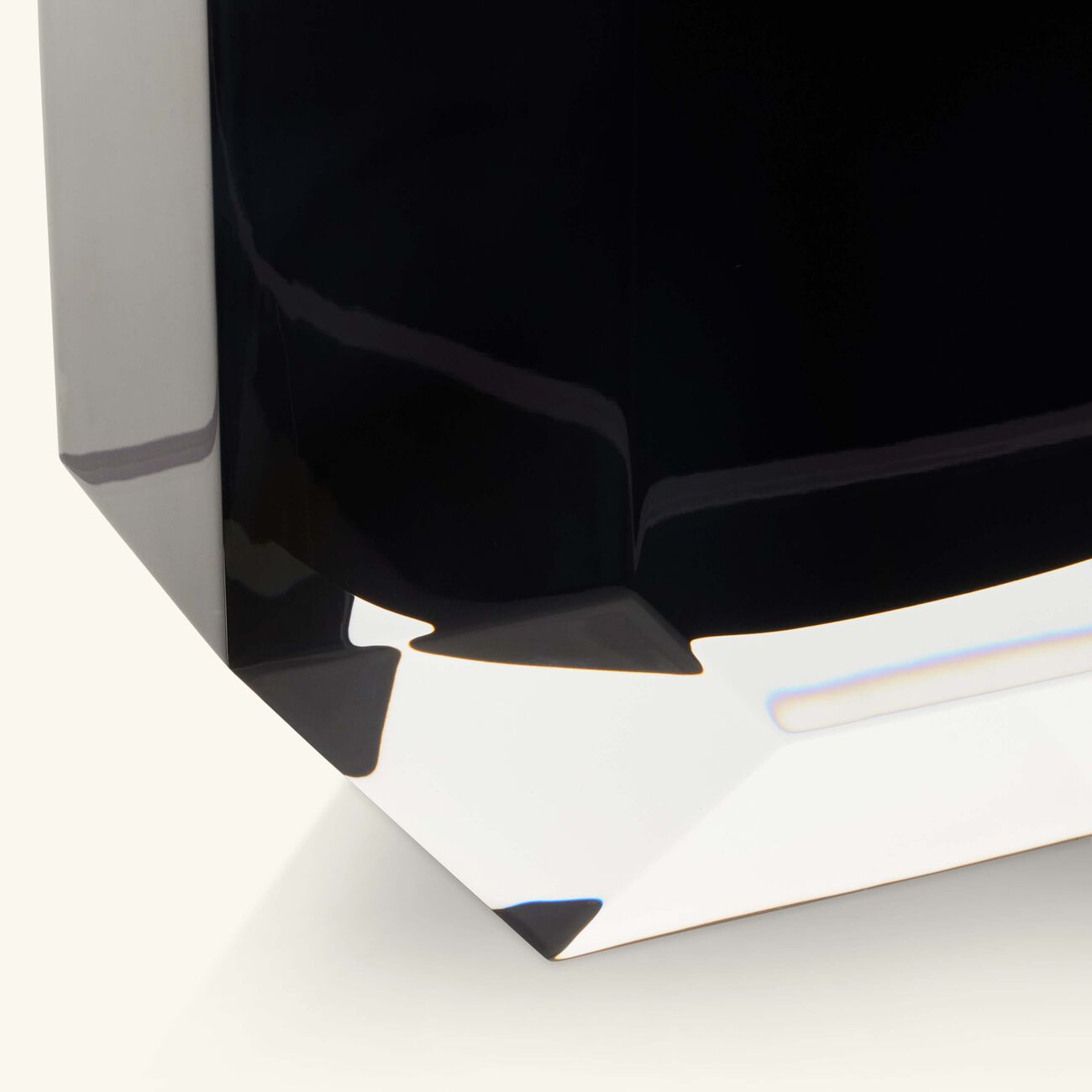 baccarat octogone vase small black
