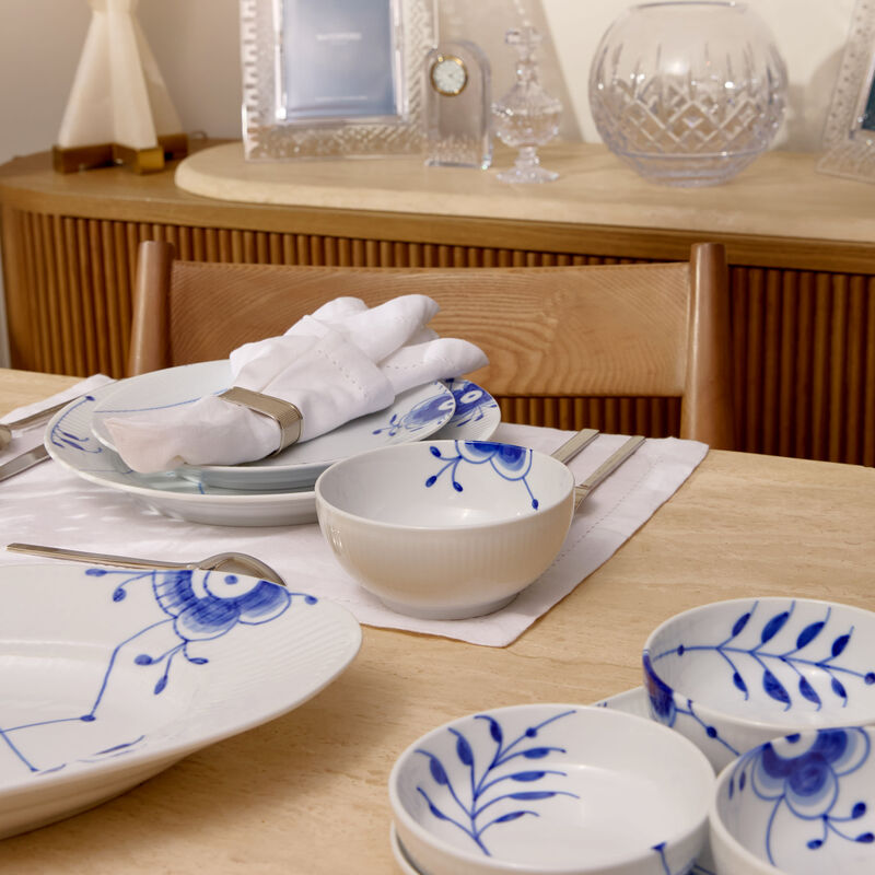 رويال كوبنهاغن وعاء بلو ميغا باللون الأبيض