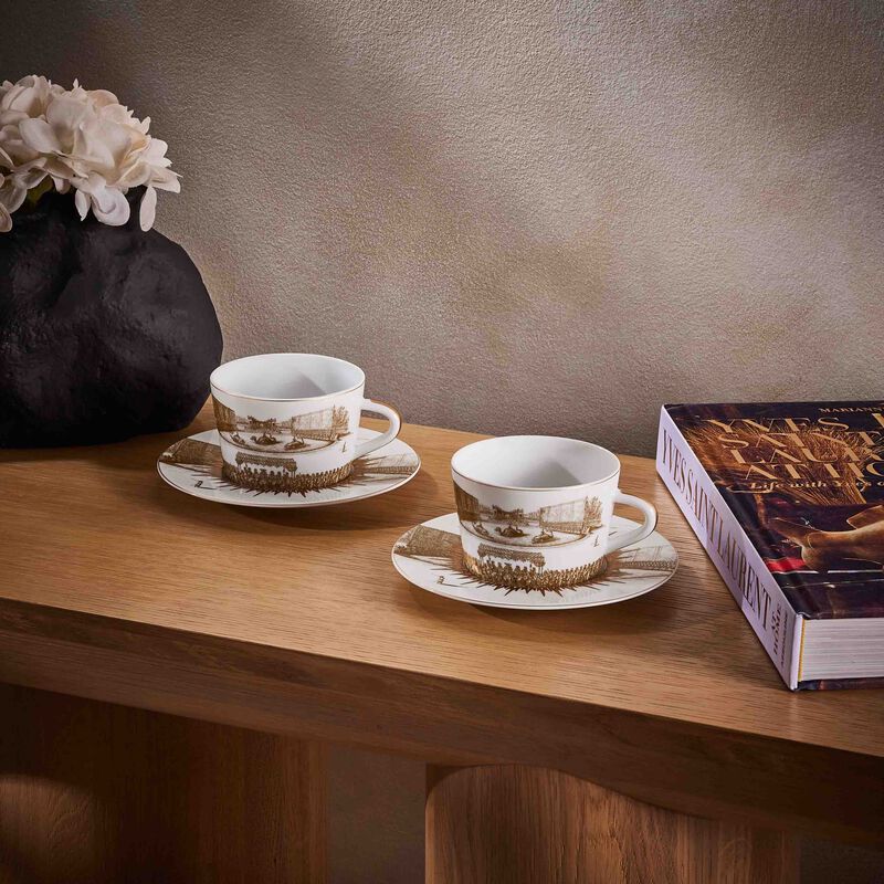 برناردو طقم فيرساي أنشانتي مؤلف من أربعة فناجين للشاي مع صحونها