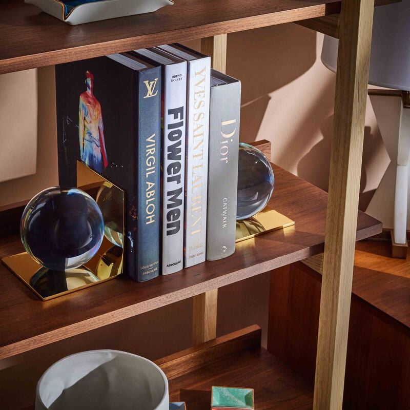 مسند الكتب جلوبو ازرق جوناثان أدلر مسند الكتب جلوبو ازرق