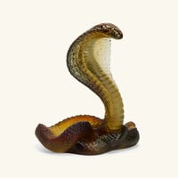 منحوتة على شكل كوبرا صغيرة بنية دوم منحوتة على شكل كوبرا صغيرة بنية