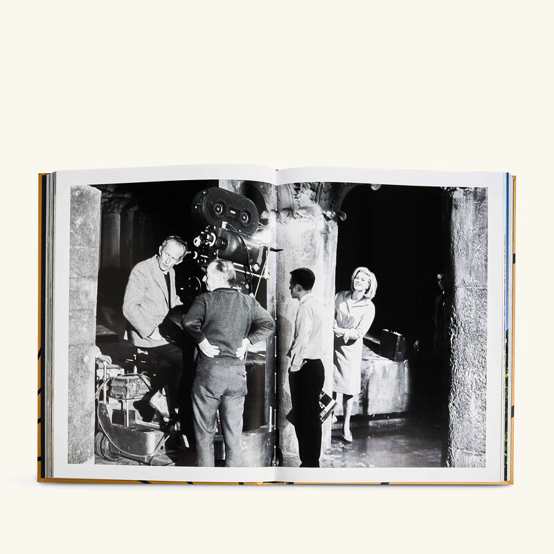 كتاب وجهات جيمس بوند 25x33 سم آسولين كتاب وجهات جيمس بوند 25x33 سم