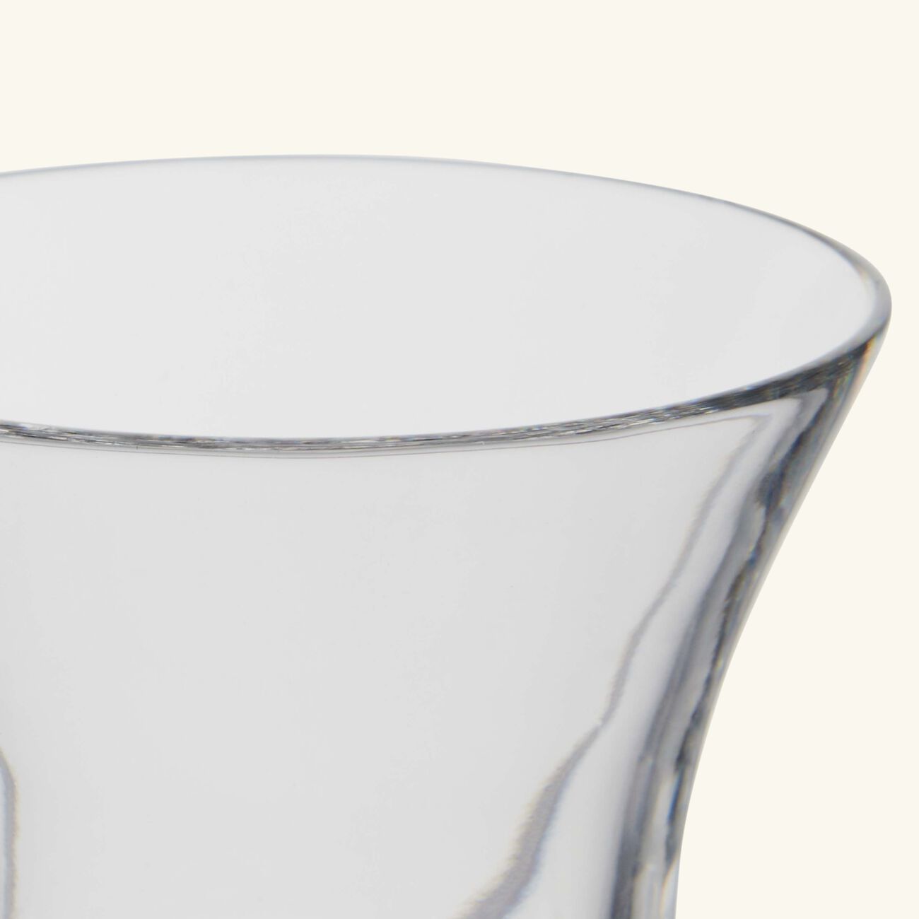 ماريو تشيوني فنجان الشاي سينسوريال أرمودو مع صحنه شفاف