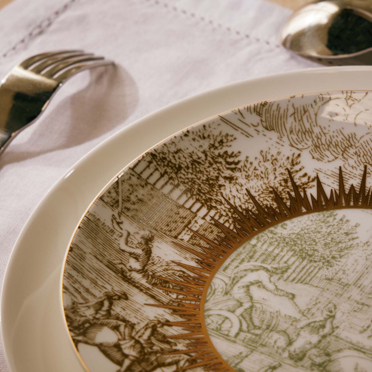 bernardaud versailles enchante salad plate round gold 21cm