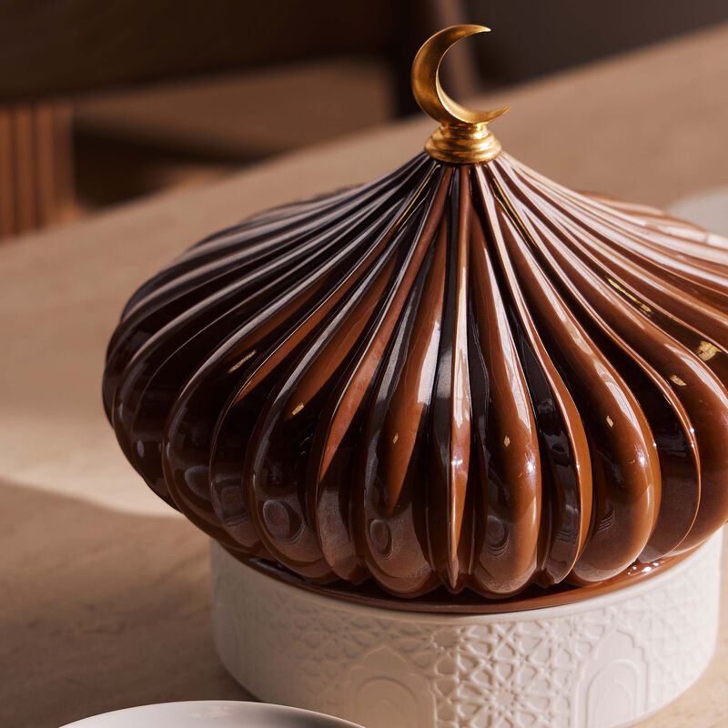 lladro majestic nights box with 4 plates brown