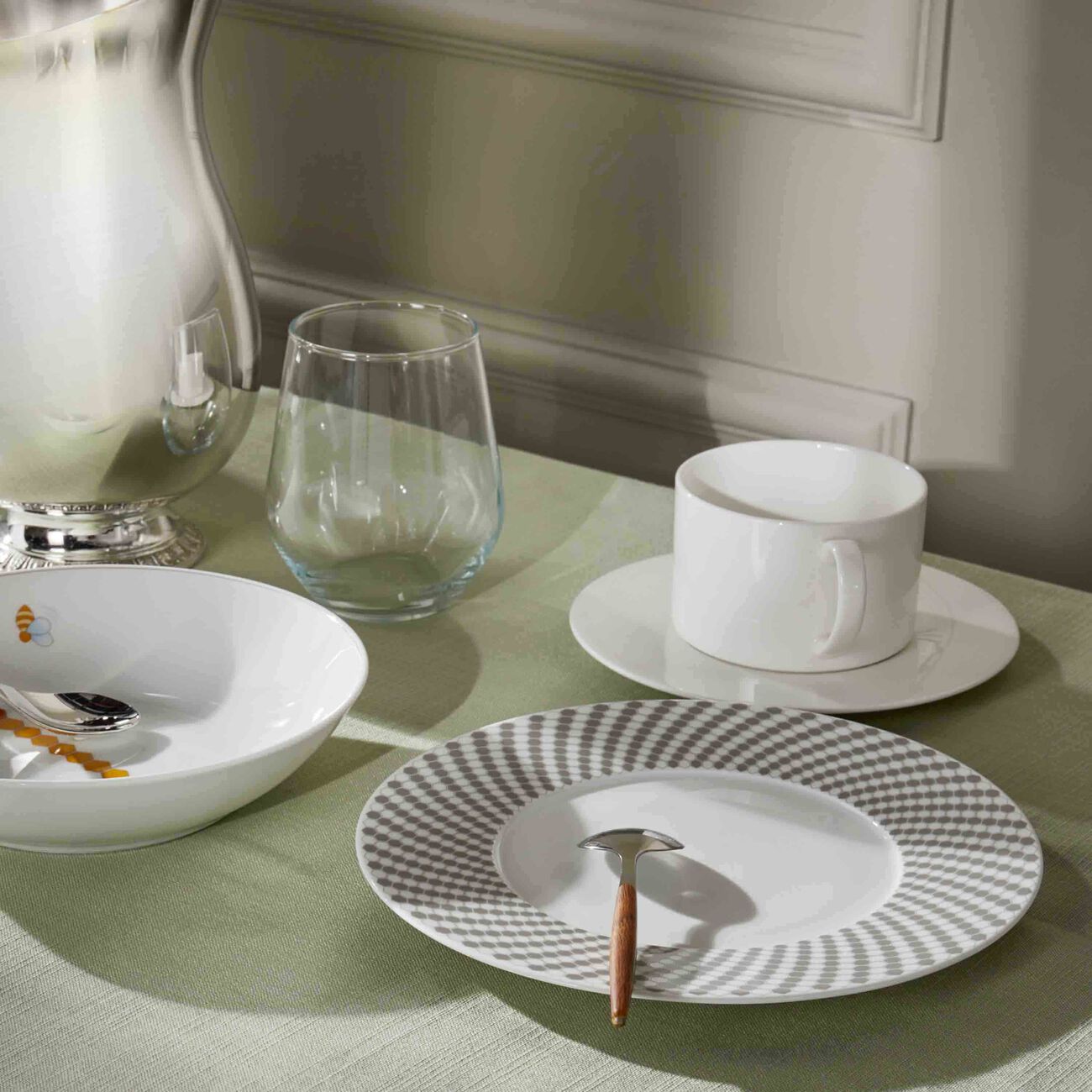 طبق الحلويات ماديسون 6 دائري رمادي 21 سم كريستوفل طبق الحلويات ماديسون 6 دائري رمادي 21 سم