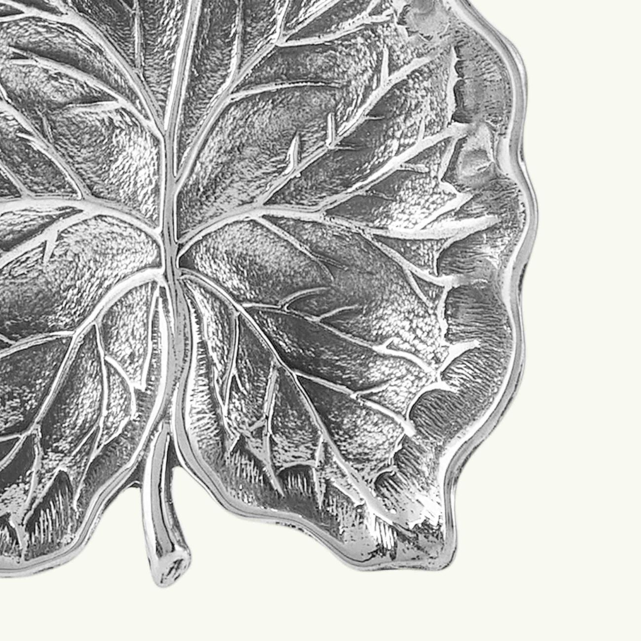 بوتشيلاتي وعاء على شكل ورقة القلقاس بحجم صغير جدًا