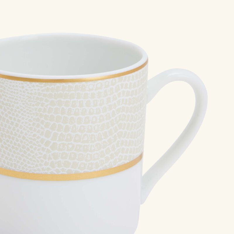 فنجان الشاي سوفاج بلان مع صحنه باللون الذهبي برناردو فنجان الشاي سوفاج بلان مع صحنه باللون الذهبي