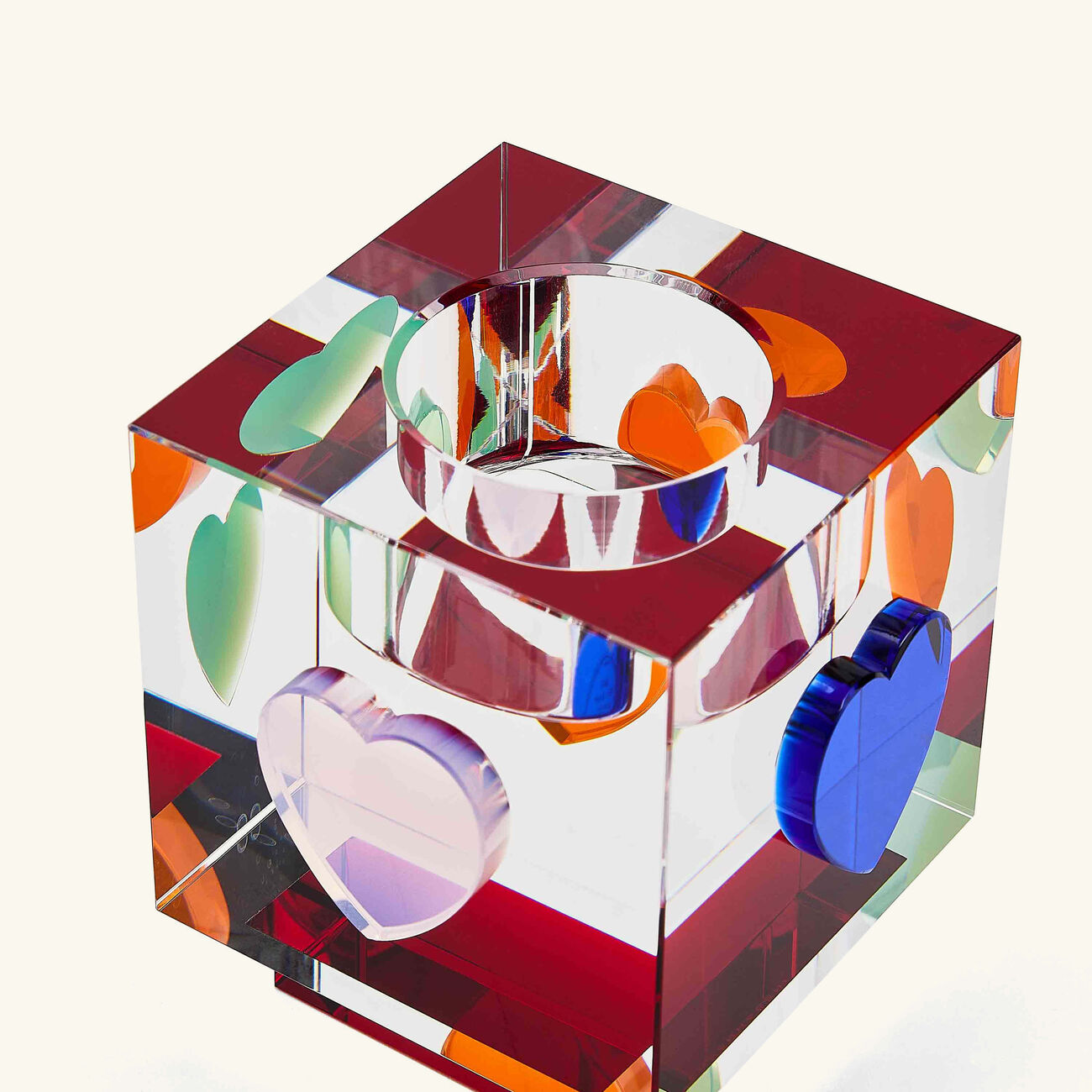 حامل الشموع ليا مزين بقلوب ريفليكشنز كوبنهاغن حامل الشموع ليا مزين بقلوب