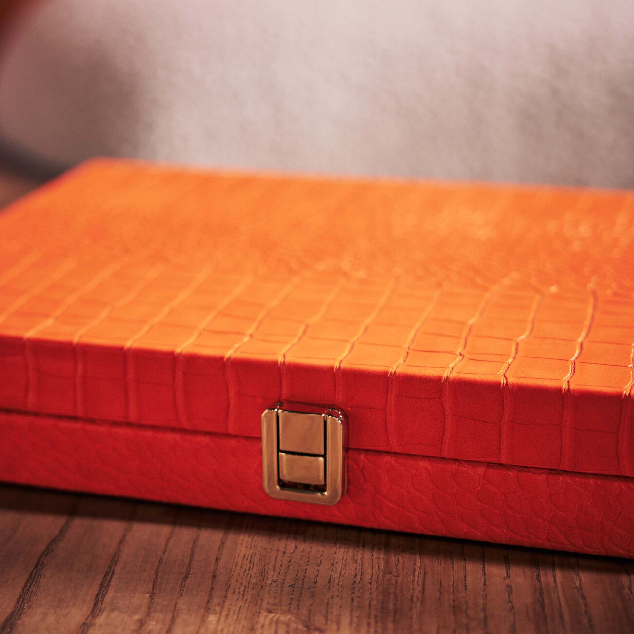 Tangerine Alligator Backgammon Set vido tangerine alligator backgammon set