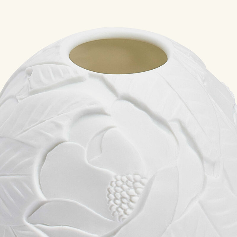 مصباح ليثوفاني ماغنوليا بلوسومز برناردو مصباح ليثوفاني ماغنوليا بلوسومز