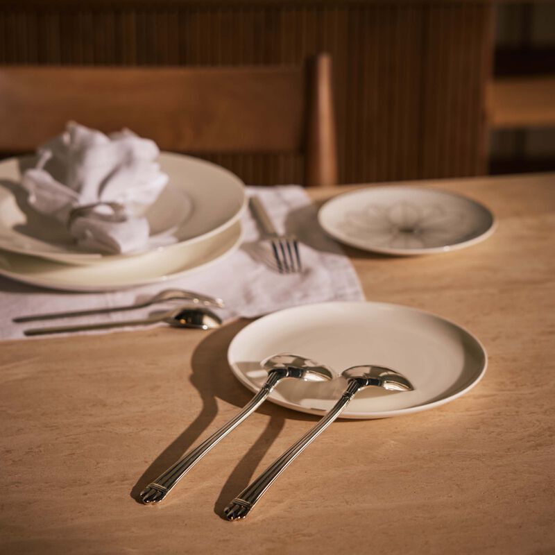 ملعقة تقديم السلطة آريا مطلية بالفضة كريستوفل ملعقة تقديم السلطة آريا مطلية بالفضة