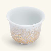 طقم تمرة بالتعاون مع رزان العزوني دوتس باتم المؤلف من فنجانين للقهوة العربية باللون الذهبي صلصال طقم تمرة بالتعاون مع رزان العزوني دوتس باتم المؤلف من فنجانين للقهوة العربية باللون الذهبي